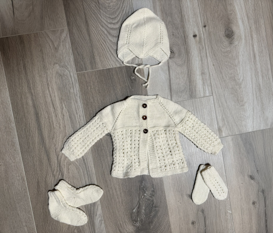 Heimferðarsett Hringsins sett með buxum-prjónauppskrift - Image 41