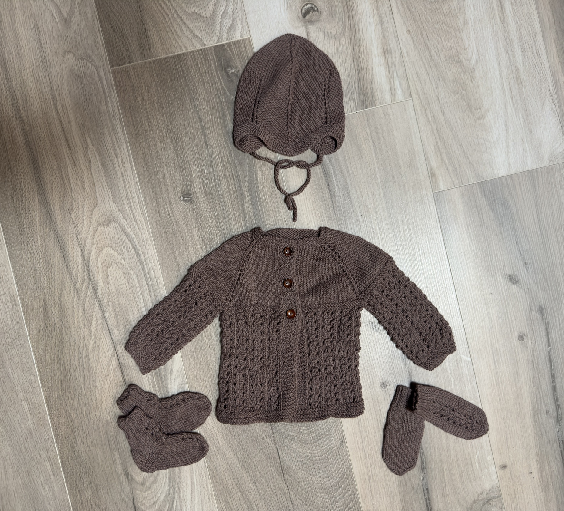 Heimferðarsett Hringsins sett með buxum-prjónauppskrift - Image 13