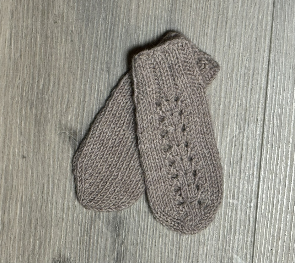 Heimferðarsett Hringsins sett með buxum-prjónauppskrift - Image 39