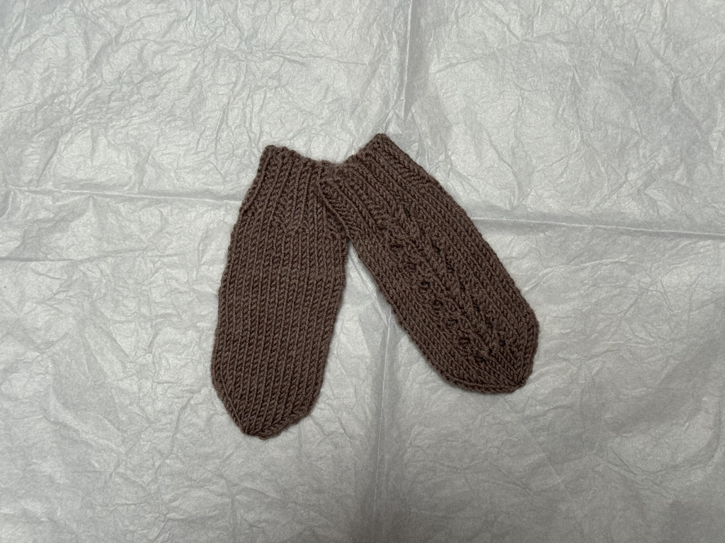 Heimferðarsett Hringsins sett með buxum-prjónauppskrift - Image 22