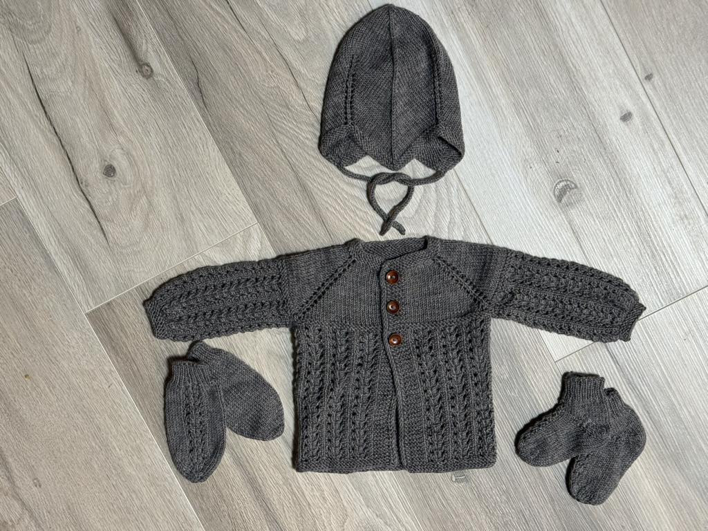 Heimferðarsett Hringsins sett með buxum-prjónauppskrift - Image 21