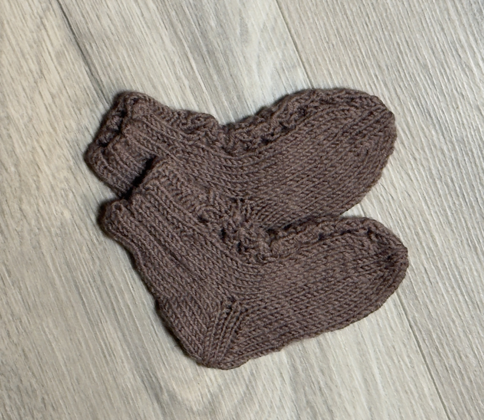 Heimferðarsett Hringsins sett með buxum-prjónauppskrift - Image 43