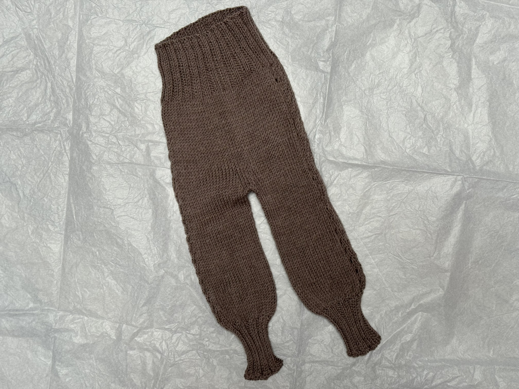 Heimferðarsett Hringsins sett með buxum-prjónauppskrift - Image 38