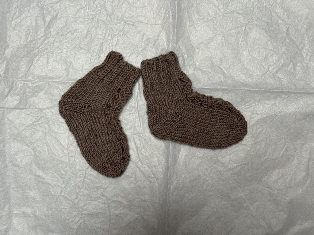 Heimferðarsett Hringsins sett með buxum-prjónauppskrift - Image 31