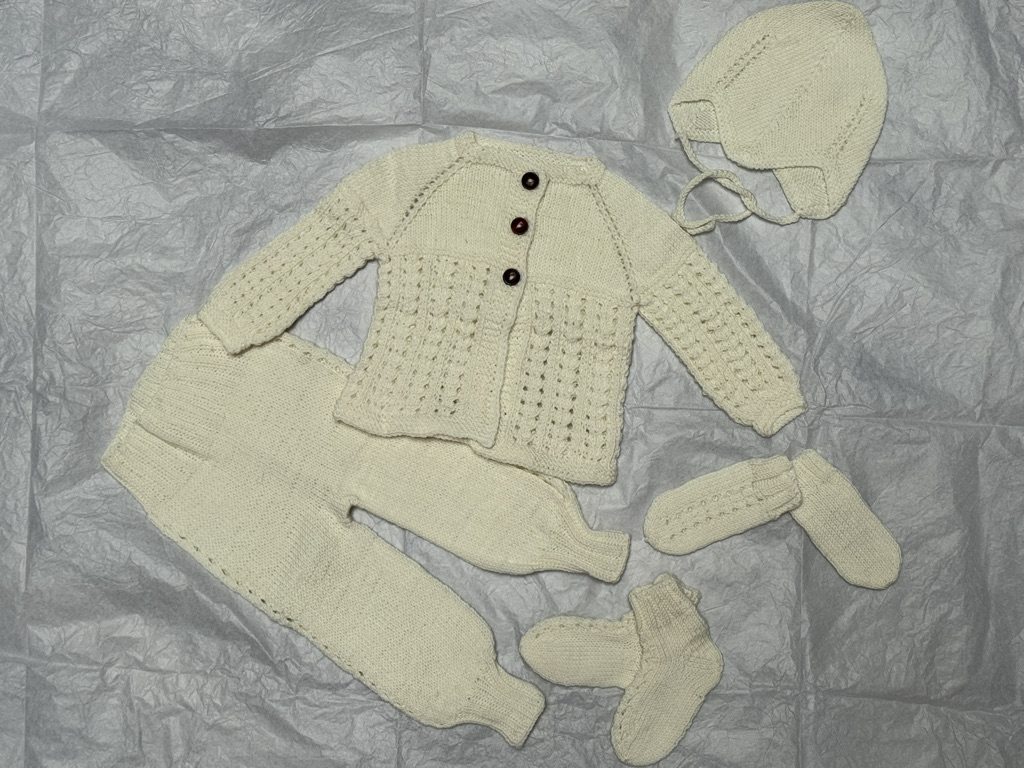 Heimferðarsett Hringsins sett með buxum-prjónauppskrift - Image 37