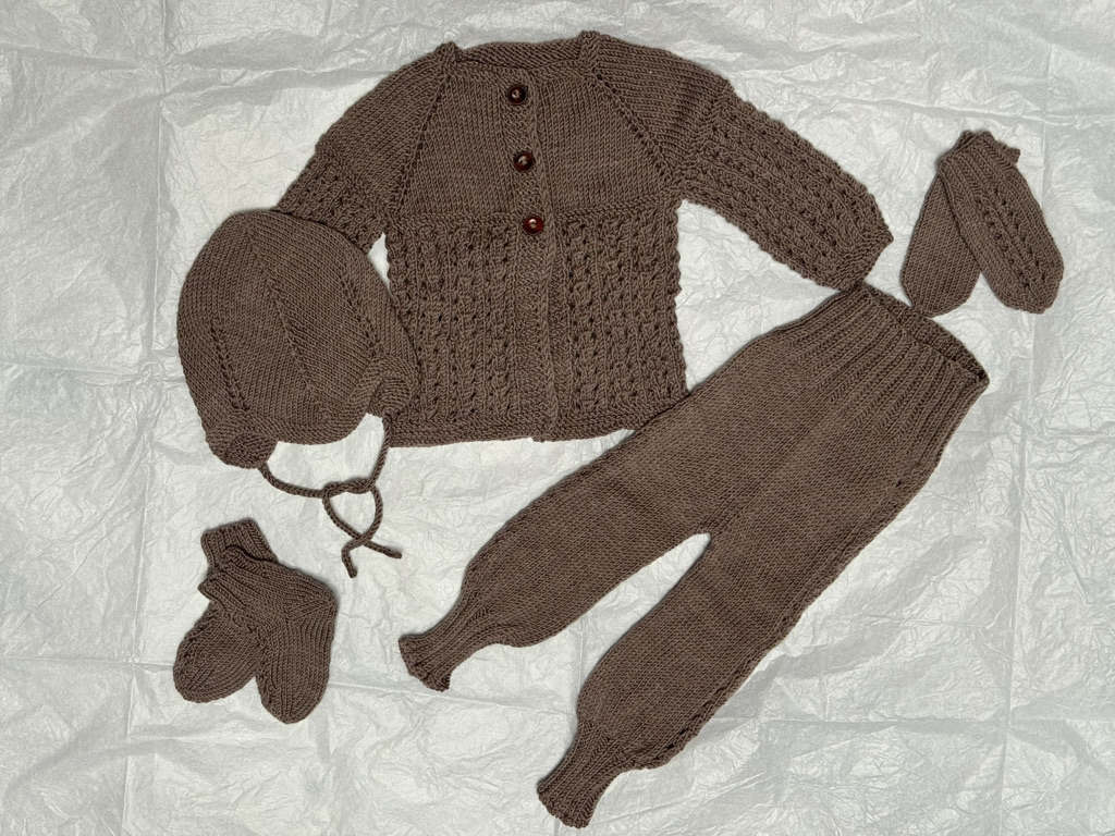 Heimferðarsett Hringsins sett með buxum-prjónauppskrift - Image 26