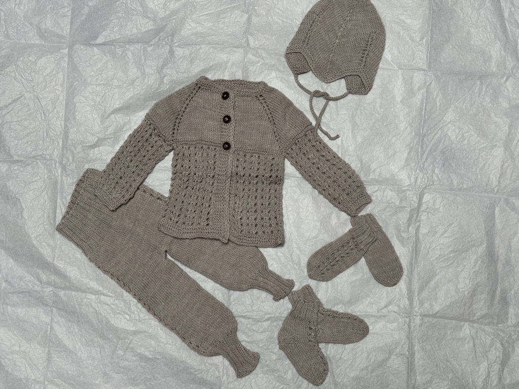 Heimferðarsett Hringsins sett með buxum-prjónauppskrift